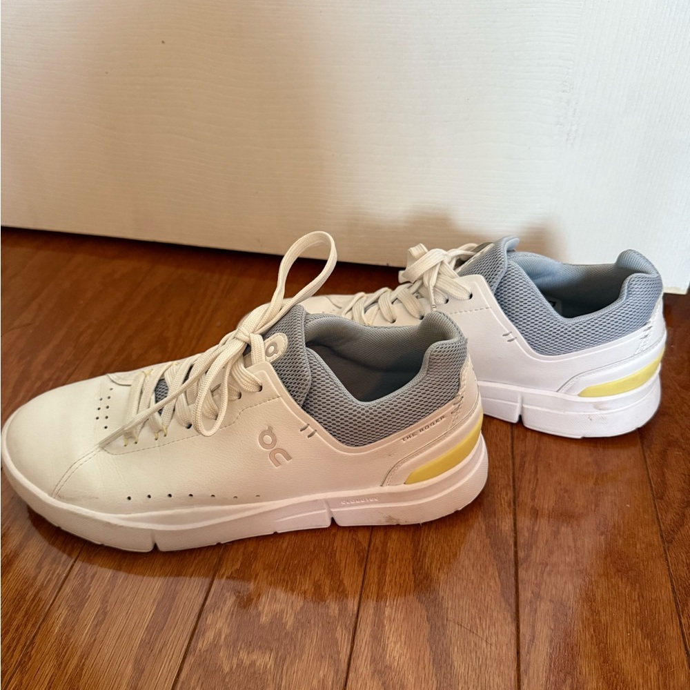 On Woman’s THE ROGER Advantage